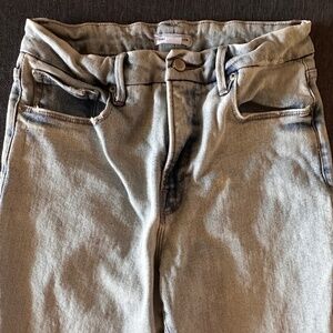 *Hardly Worn* Good American Stretch Skinny Jeans - Size 8 or 29 | Pale Blue